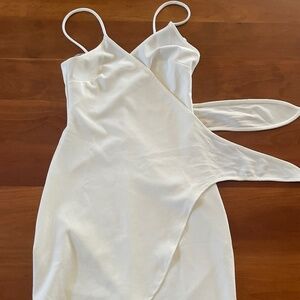 White mini dress with side tir